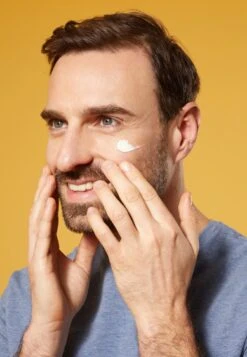 NIVEA Sun Uv Face Shine Control CreamCrema Solare- Uomo Protezione Solare NIP34G004-S11 -Vendite KORRES 246568e8a4ee4685b236a8811f006e9c