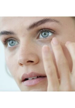 Fresh Black Tea Firming And De-Puffing Eye CreamCura Degli OcchiBeige Uomo Cura Del Viso F1S34G005-B11 -Vendite KORRES 4a43912d4d8942c88918bd4d24f83f47