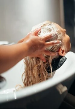 Strengthening Essence-ConditionerBalsamo- Uomo Prodotti Per Capelli 05X34H003-S11 -Vendite KORRES 5369b8db28914a3795a285d263ff3b9a