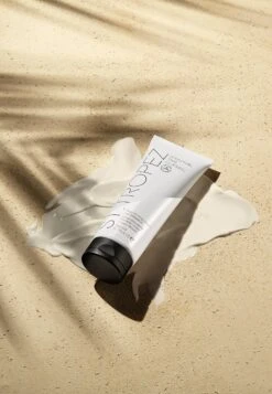 St. Tropez Gradual Tan Classic Daily Firming LotionAutoabbronzanteLight/Medium Uomo Protezione Solare SQ034G002-A11 -Vendite KORRES 6515babd13dc4183ad365c0fc0f9978a