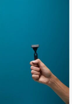 Boldking The Razor Extra Sensitive SkinRasoiWhite Uomo Tool E Accessori BJT32J00B-A11 -Vendite KORRES c1a1cdde6a824a9da9755b8f1c0e9913