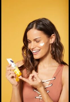 NIVEA Uv Face Anti-Age & Anti-Pigments CreamCrema Solare- Uomo Protezione Solare NIP34G00B-S11 -Vendite KORRES dffb7624d3d5472d824f02a5428b23a7